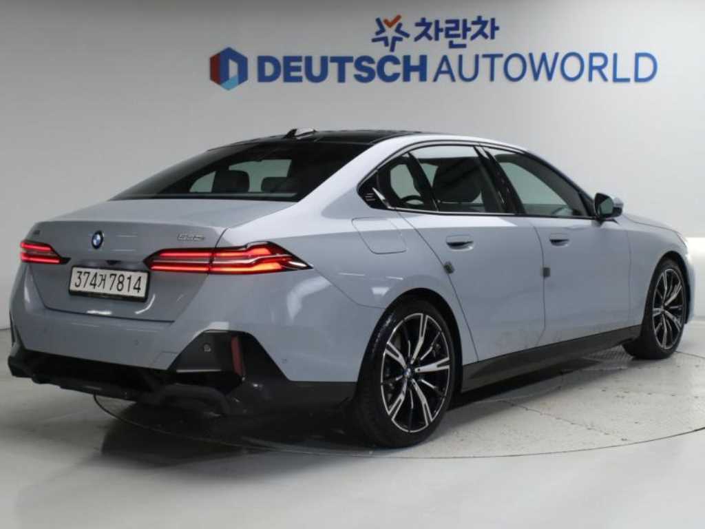 BMW 5시리즈 530i xDrive M 스포츠 사진 2/20