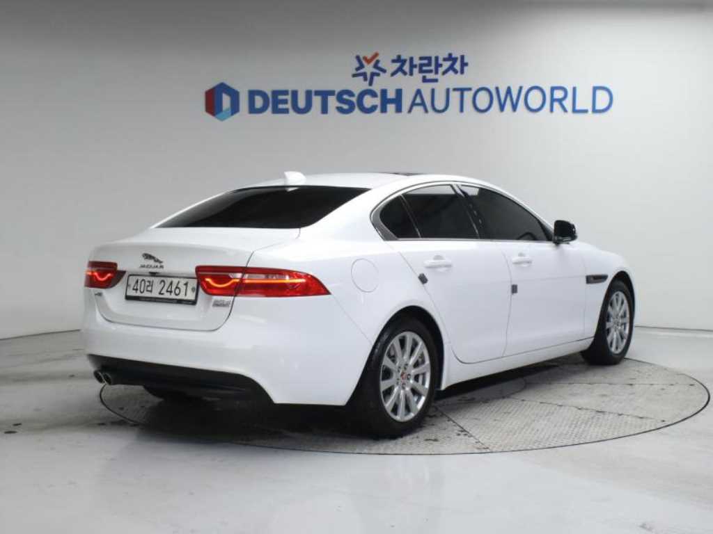 재규어 XE 2.0D 프레스티지 AWD 사진 2/20