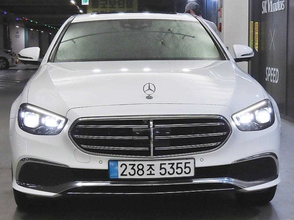 벤츠 E 클래스 E220d 4MATIC 익스클루시브 사진 2/20