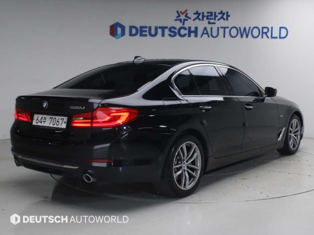 BMW 5시리즈 520d M 스포츠 플러스 사진 2/20