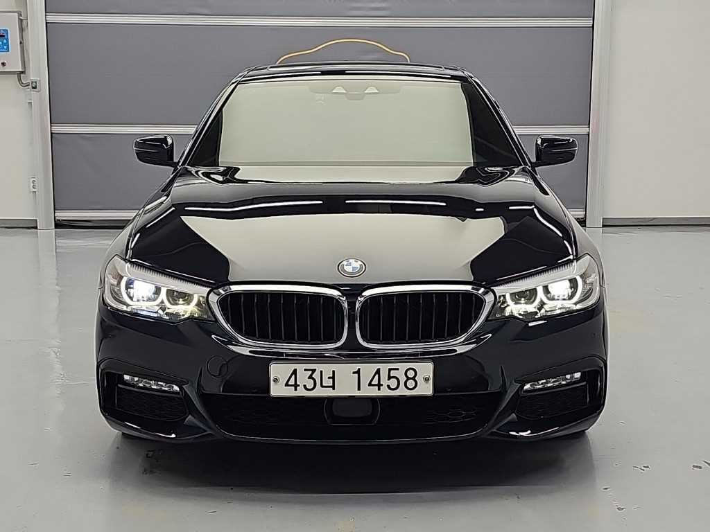 BMW 5시리즈 520d M 스포츠 플러스 사진 2/18