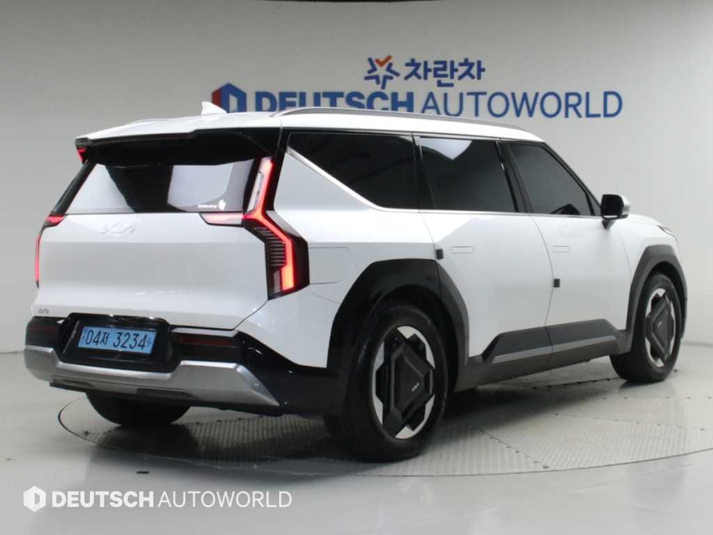 기아 EV9 롱레인지 2WD 어스 사진 2/20