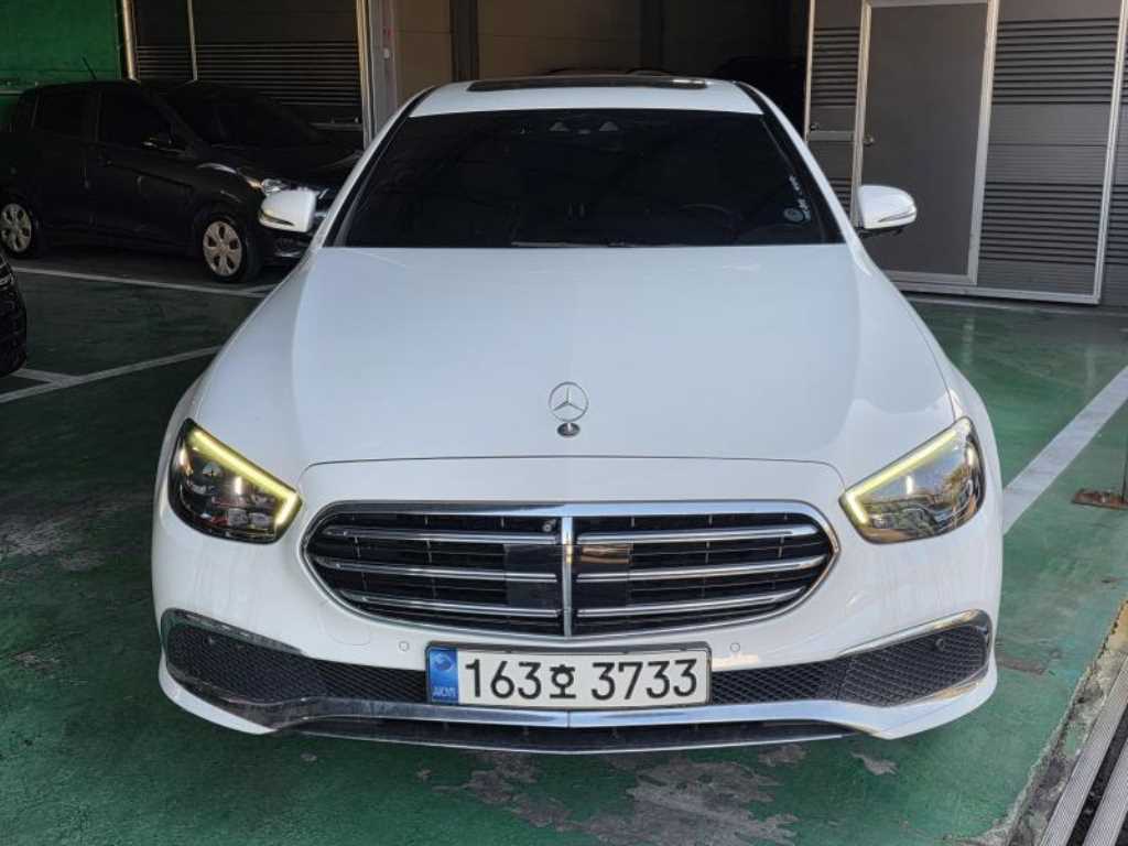 벤츠 E 클래스 E220d 4MATIC 익스클루시브 사진