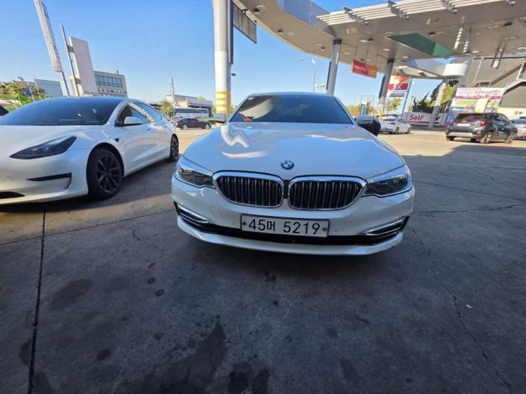 BMW 5시리즈 520d xDrive 럭셔리 플러스 사진