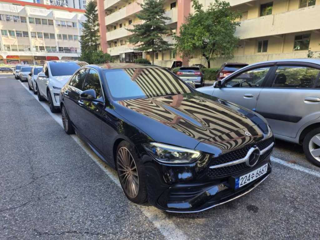 벤츠 C 클래스 C300 4MATIC AMG 라인 사진 2/10