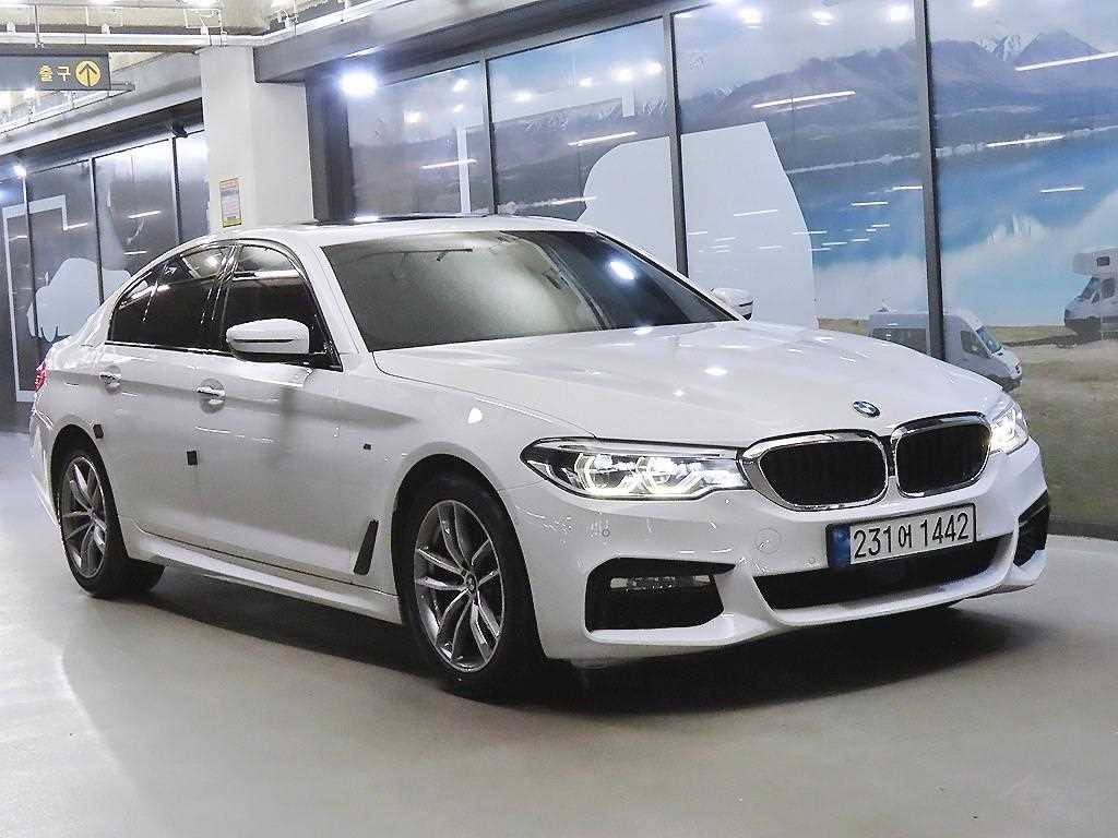 BMW 5시리즈 520d M 스포츠 플러스 사진