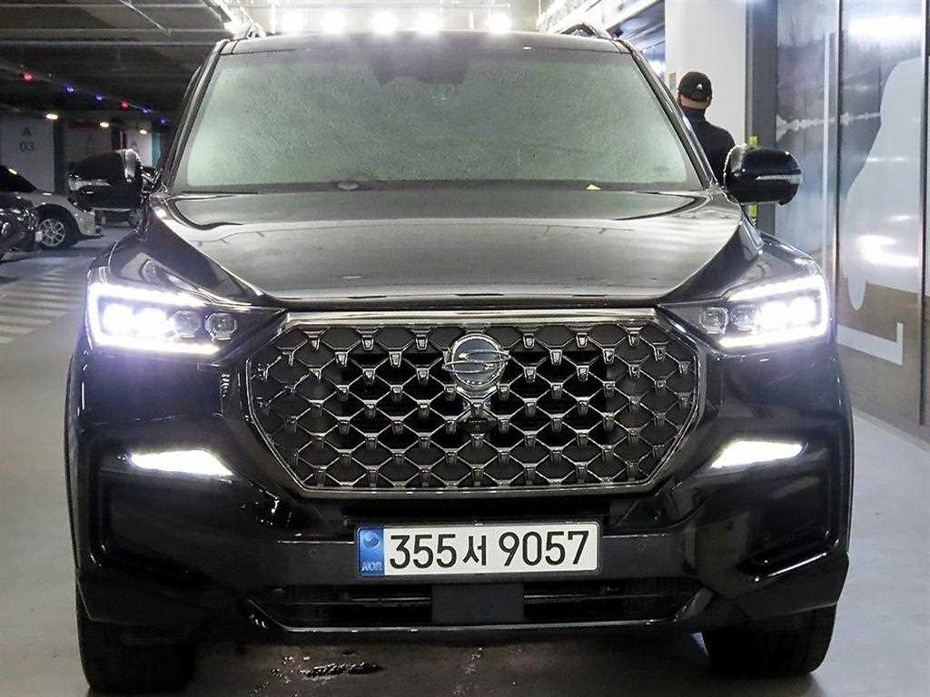 KGM 렉스턴 디젤 2.2 4WD 더 블랙 사진 2/19