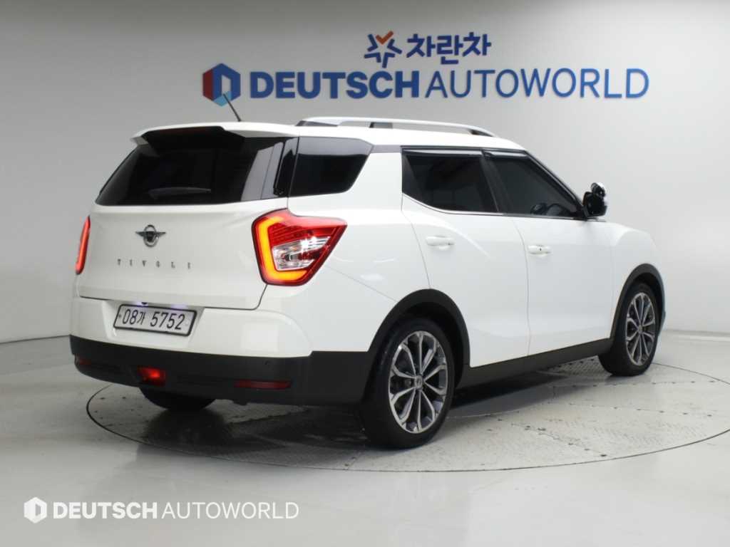 KGM 티볼리 2WD 디젤 1.6 IX 사진 2/20