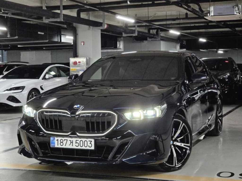 BMW 5시리즈 530i xDrive M 스포츠 사진