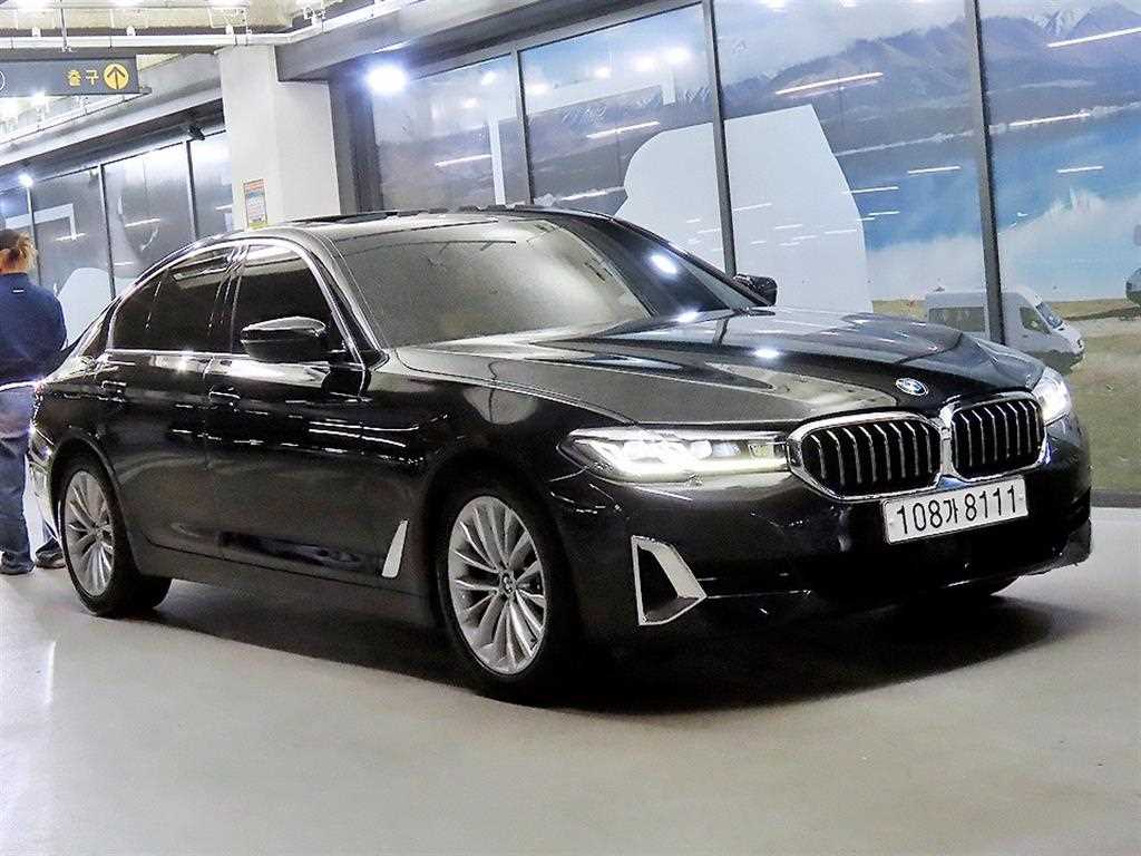BMW 5시리즈 520i M 스포츠 사진