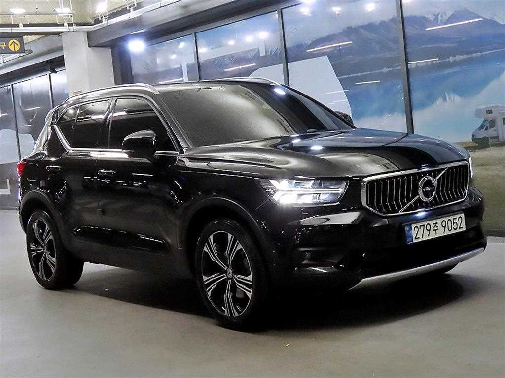 볼보 XC40 B4 AWD 인스크립션 사진