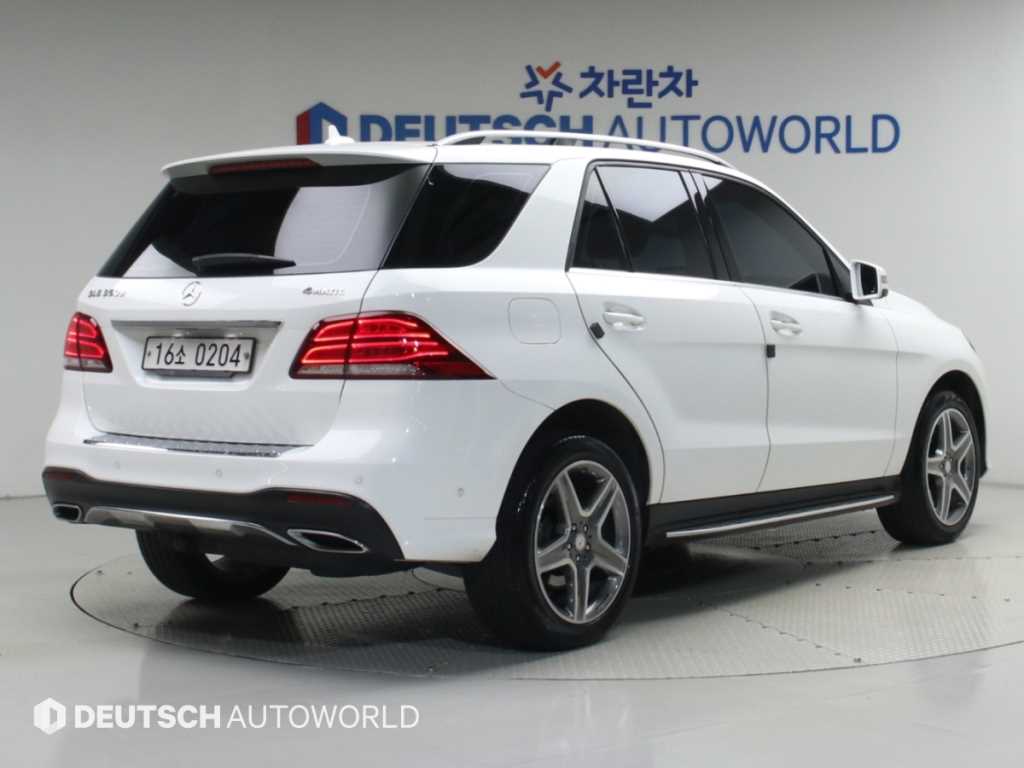 벤츠 GLE 클래스 GLE 350 d 4MATIC 사진 2/20