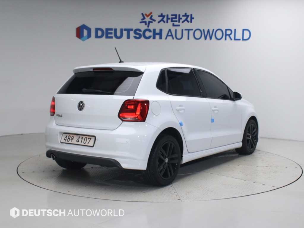 폭스바겐 폴로 1.4 TDI 블루모션 R-LINE 사진 2/20