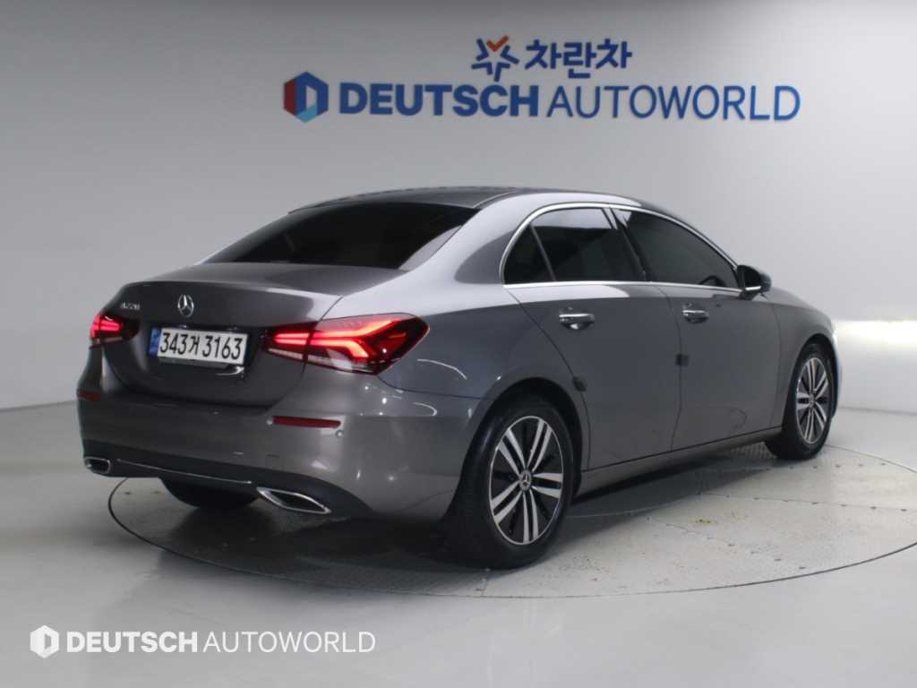 벤츠 A 클래스 A220 세단 사진 2/20