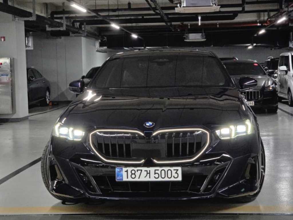 BMW 5시리즈 530i xDrive M 스포츠 사진 2/20