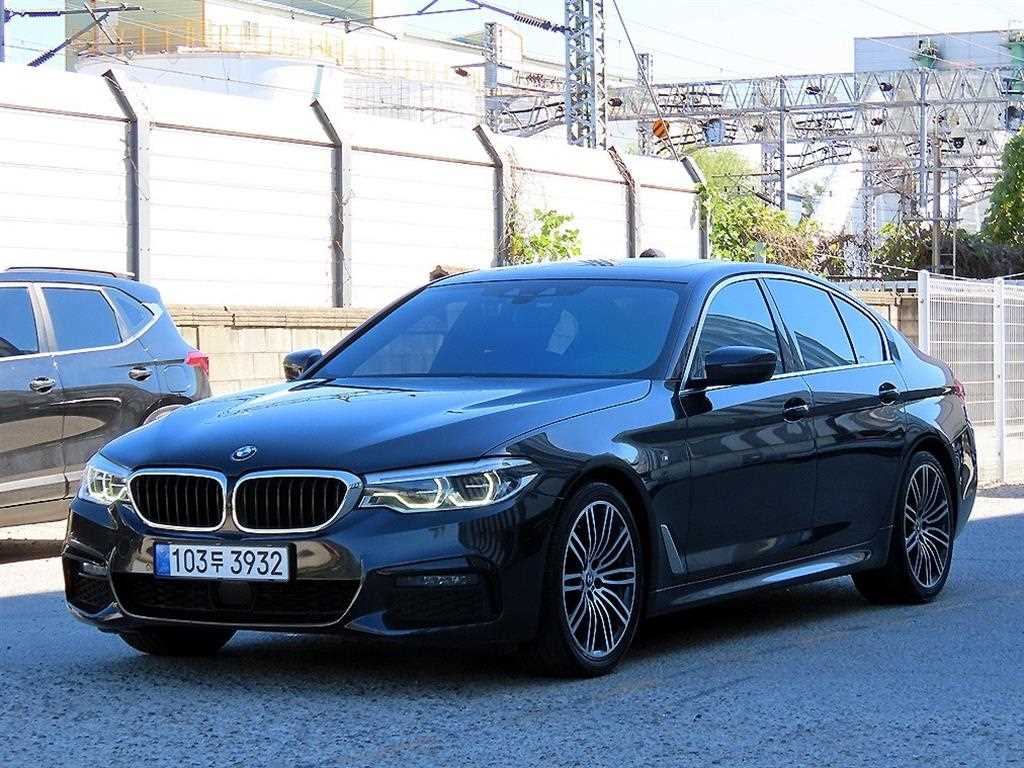 BMW 5시리즈 530i M 스포츠 플러스 사진 2/20