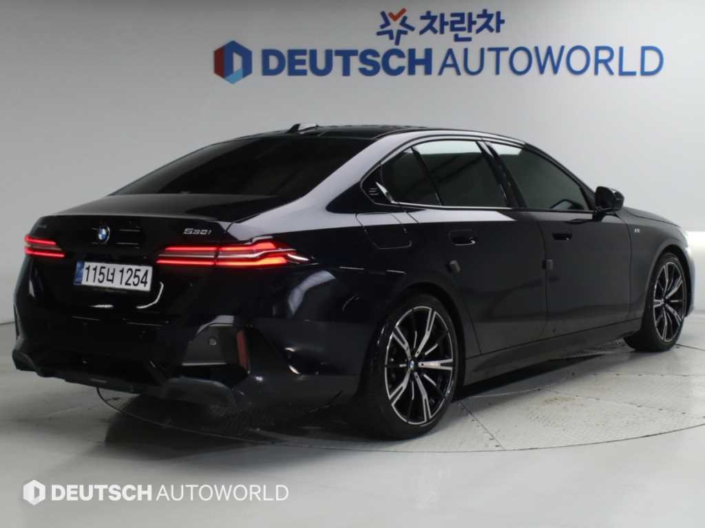 BMW 5시리즈 530i xDrive M 스포츠 사진 2/20