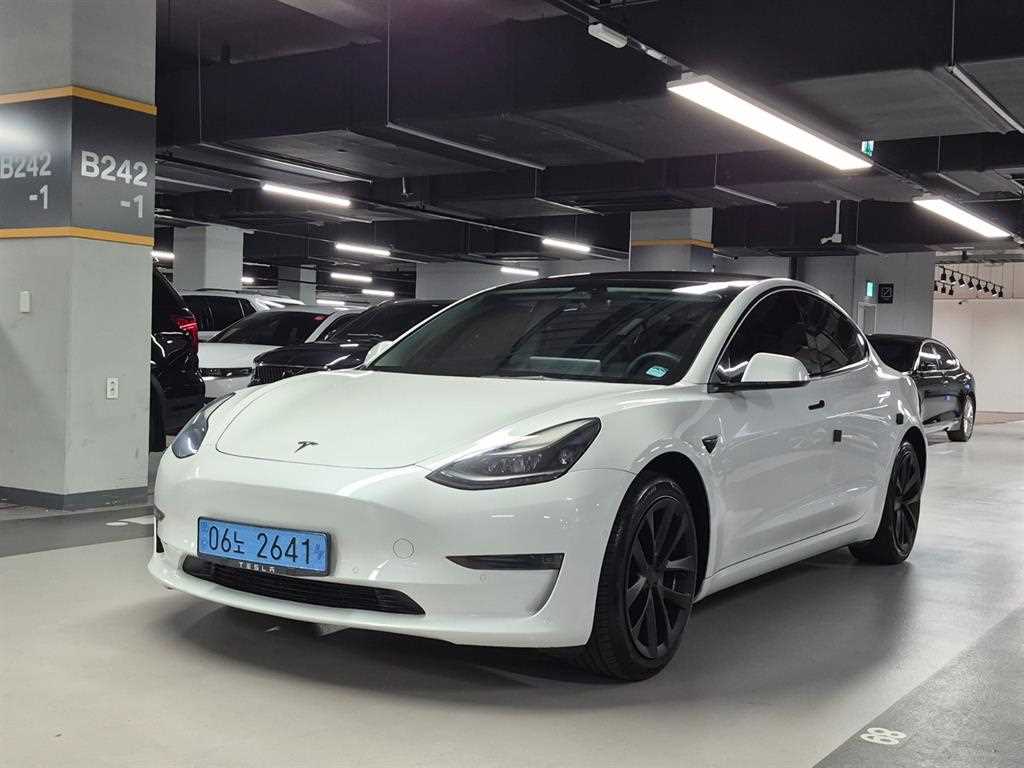 테슬라 모델 3 RWD 사진