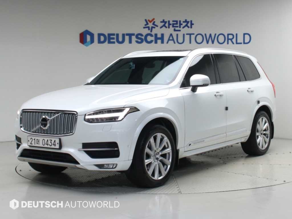 볼보 XC90 2.0 D5 AWD 모멘텀 사진
