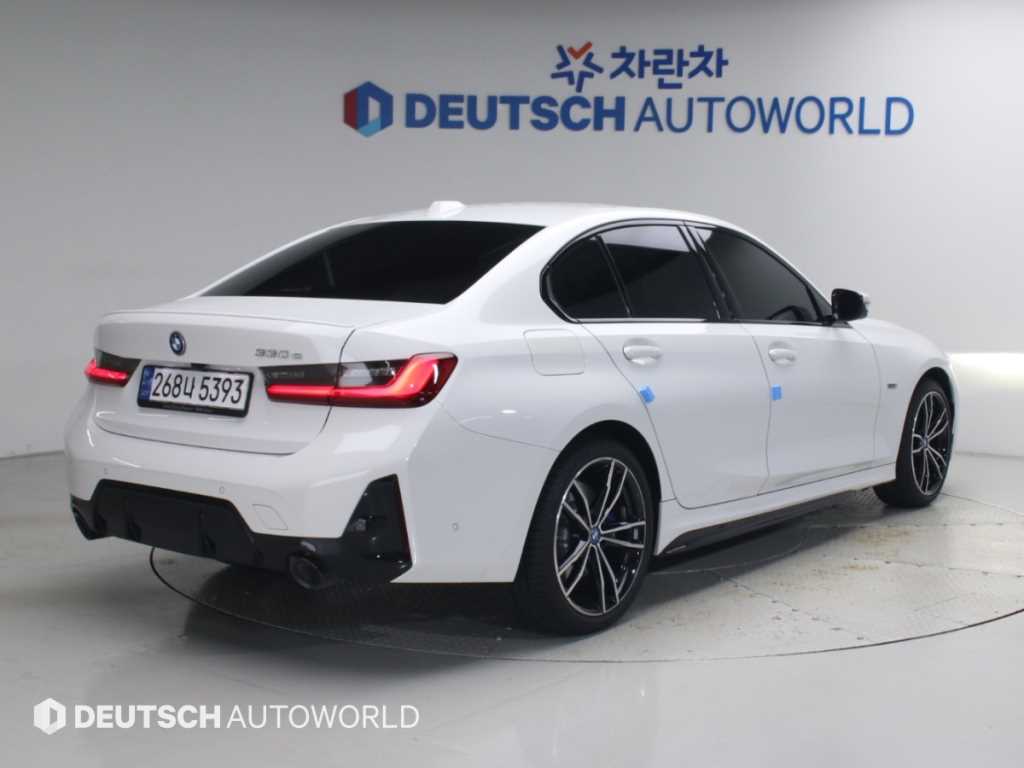 BMW 3시리즈 330e M 스포츠 사진 2/20