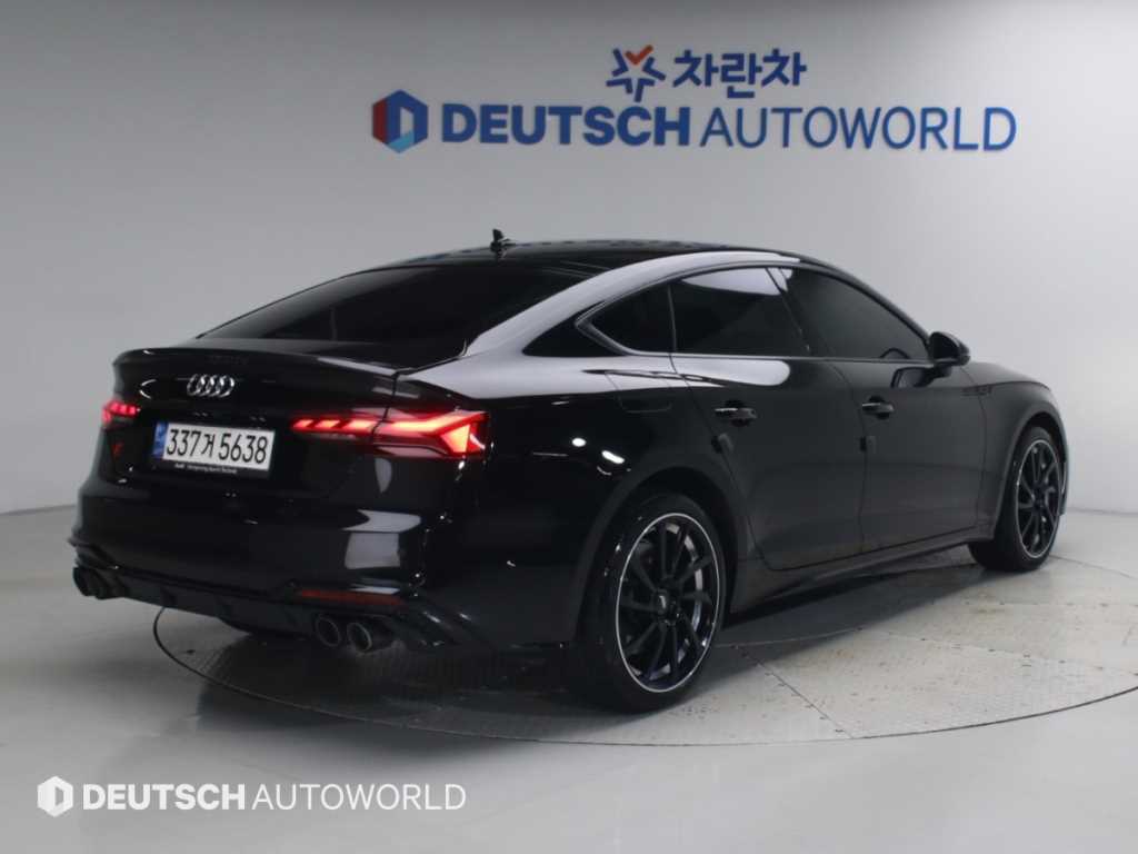 아우디 A5 45 TFSI 콰트로 프리미엄 스포트백 사진 2/20