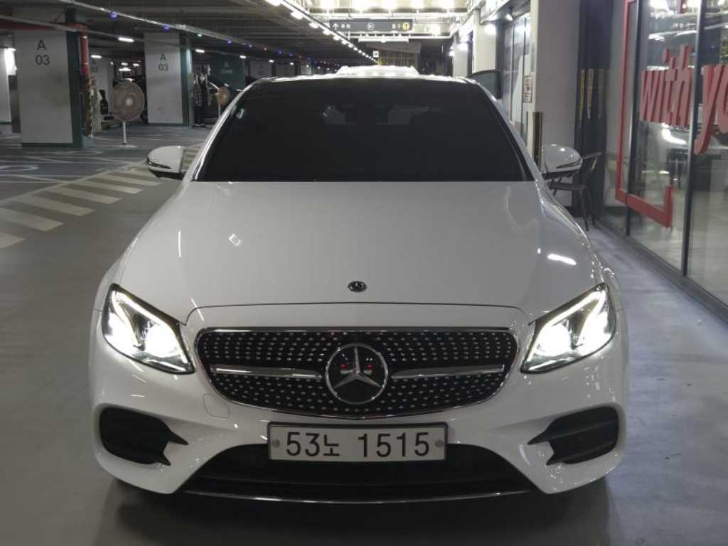 벤츠 E 클래스 E350 4MATIC AMG LINE 사진 2/20
