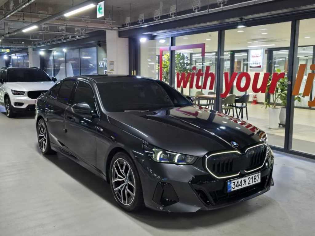 BMW 5시리즈 520i M 스포츠 사진 2/20