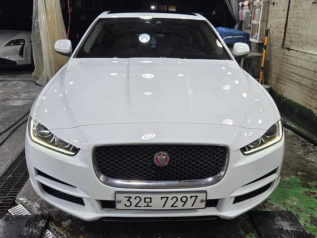 재규어 XE 2.0D 프레스티지 사진