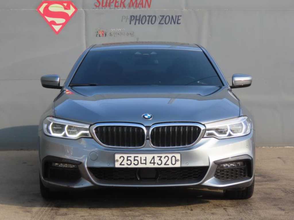 BMW 5시리즈 520d M 스포츠 플러스 사진 2/20