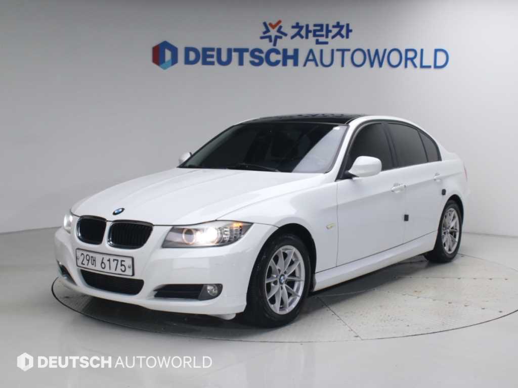 BMW 3시리즈 320d 세단 내비 패키지 사진