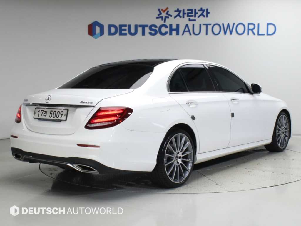 벤츠 E 클래스 E300 4MATIC AMG LINE 사진 2/20