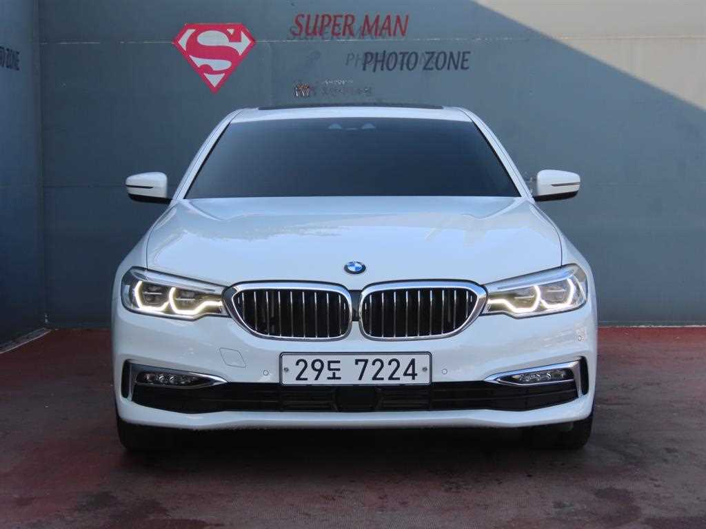 BMW 5시리즈 520d M 스포츠 플러스 사진 2/20
