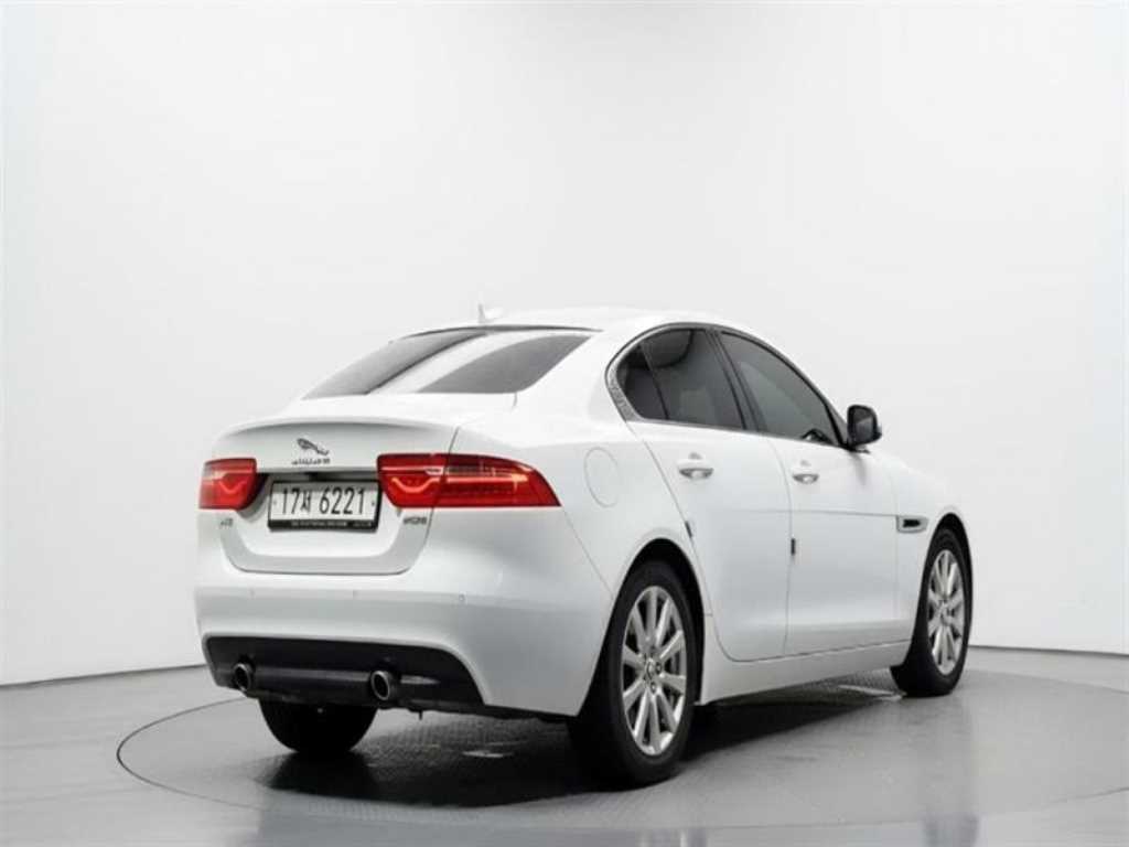 재규어 XE 2.0T 프레스티지 사진 2/20