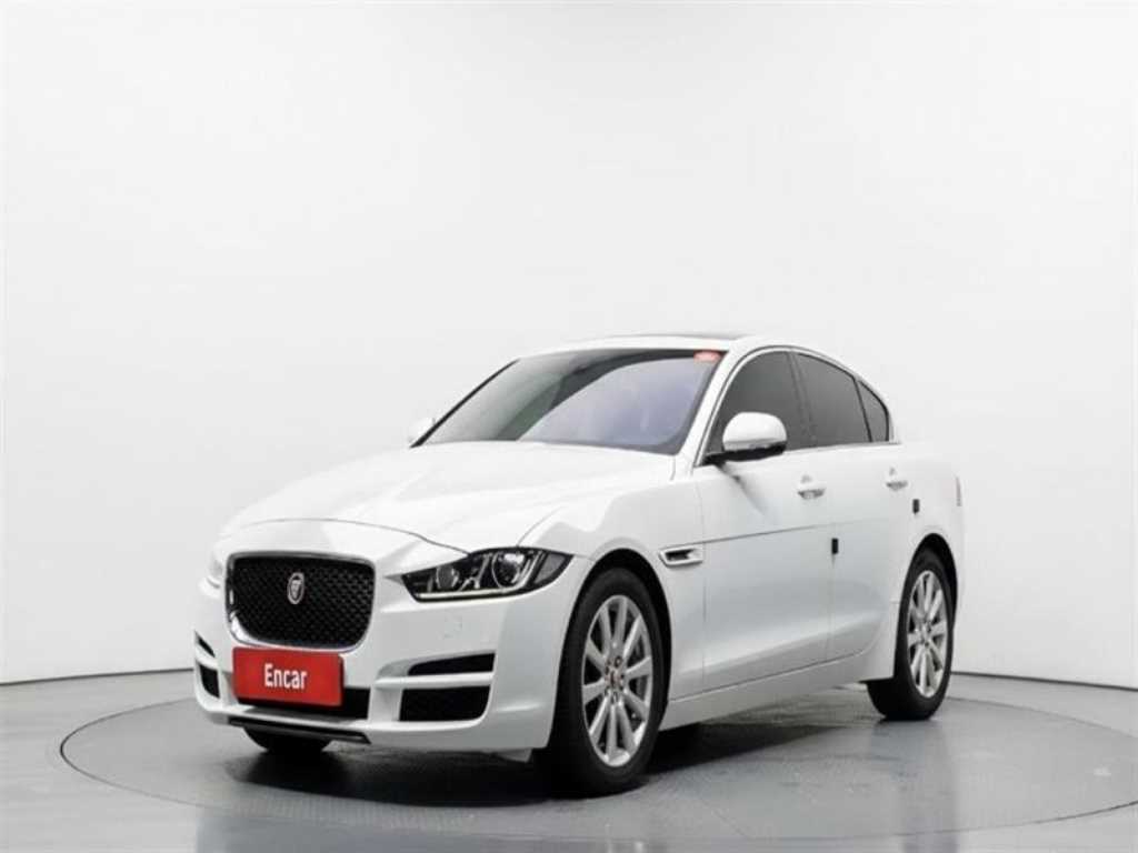 재규어 XE 2.0T 프레스티지 사진