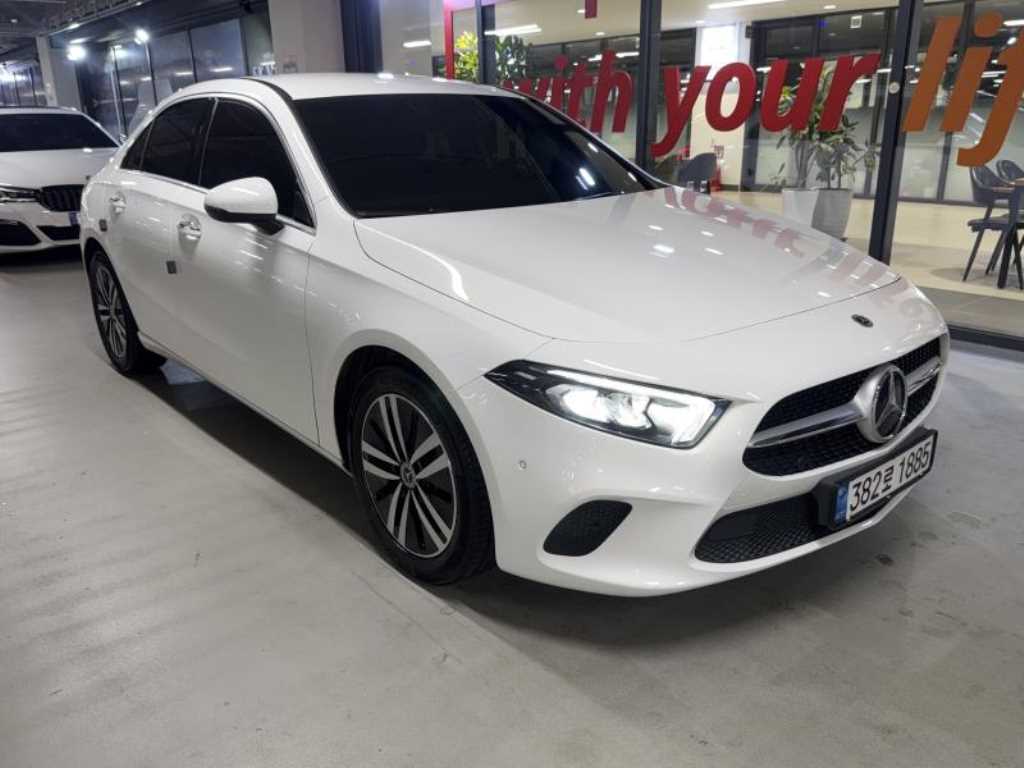 벤츠 A 클래스 A220 세단 사진 2/20