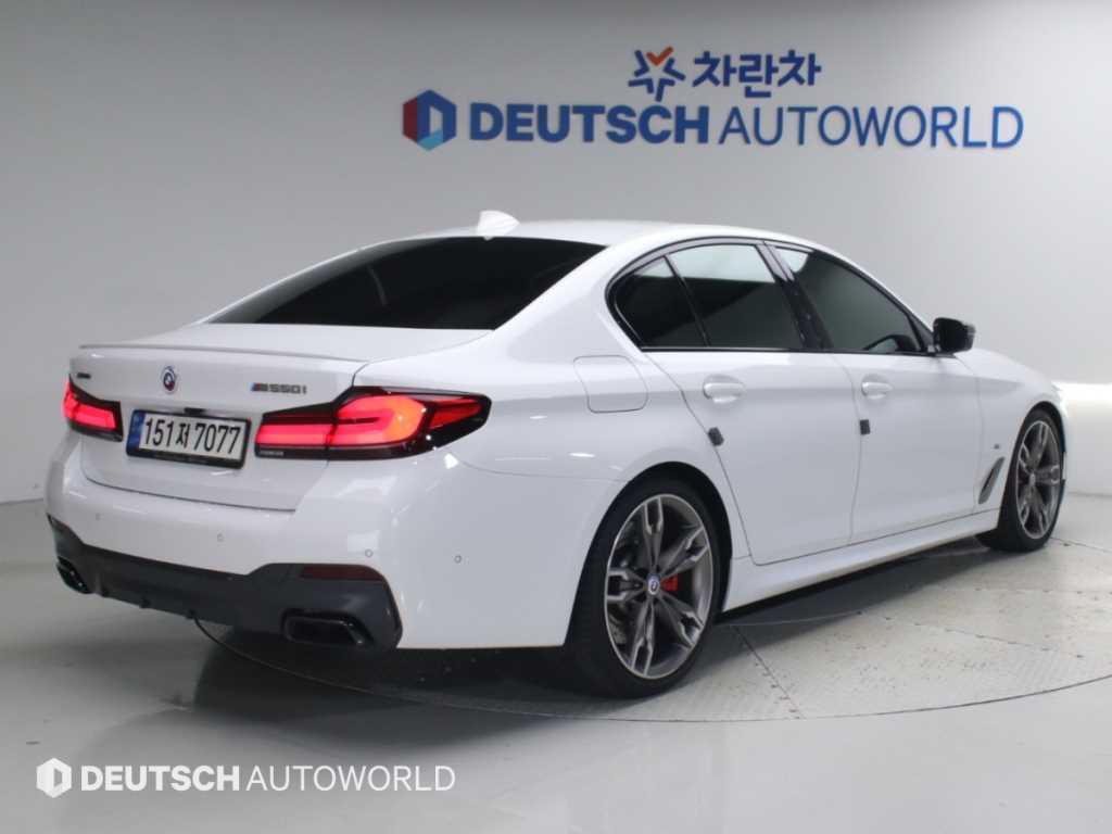 BMW 5시리즈 M550i xDrive 사진 2/20