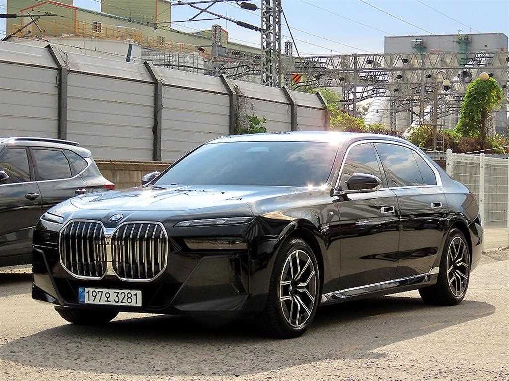 BMW 7시리즈 740i sDrive M 스포츠 사진 2/20