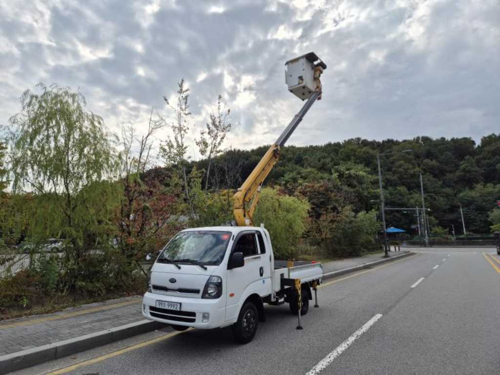 기아 고소작업차 동해기계항공 봉고3 1톤 - 중고 트럭 매물 이미지