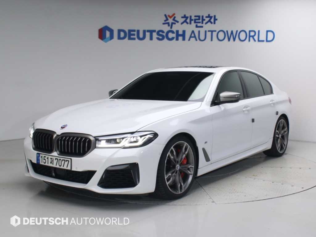 BMW 5시리즈 M550i xDrive 사진