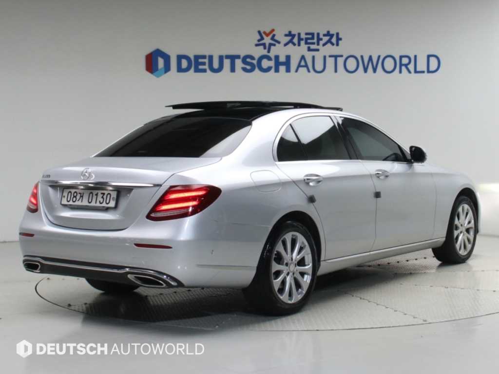 벤츠 E 클래스 E300 아방가르드 사진 2/20