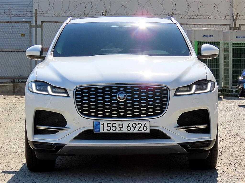 재규어 F-PACE D200 SE 사진
