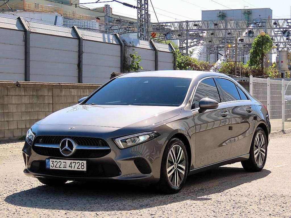 벤츠 A 클래스 A220 세단 사진 2/18