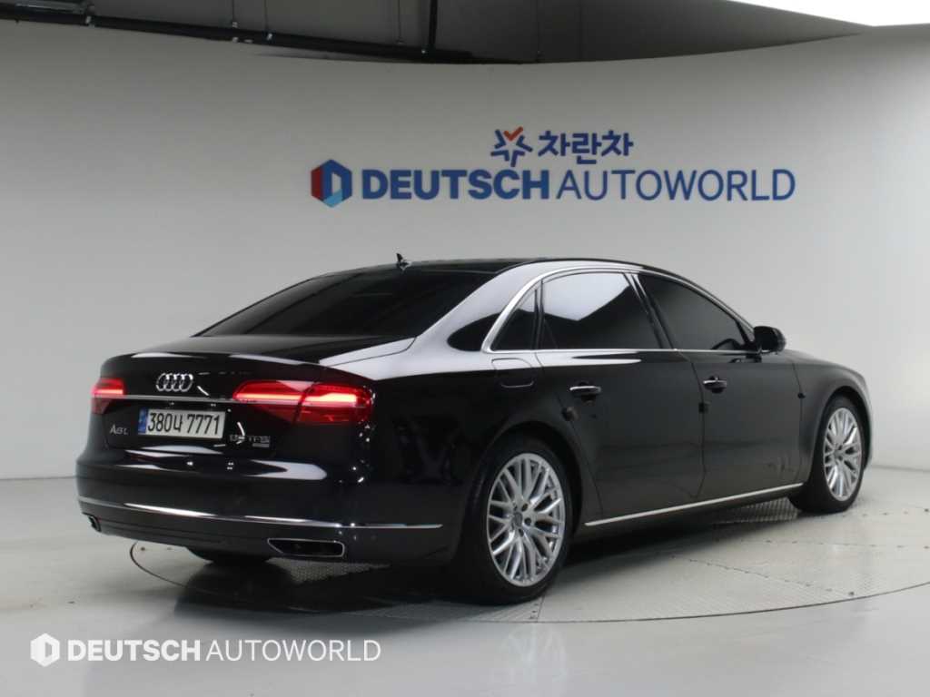 아우디 A8 60 TFSI 콰트로 LWB 사진 2/20