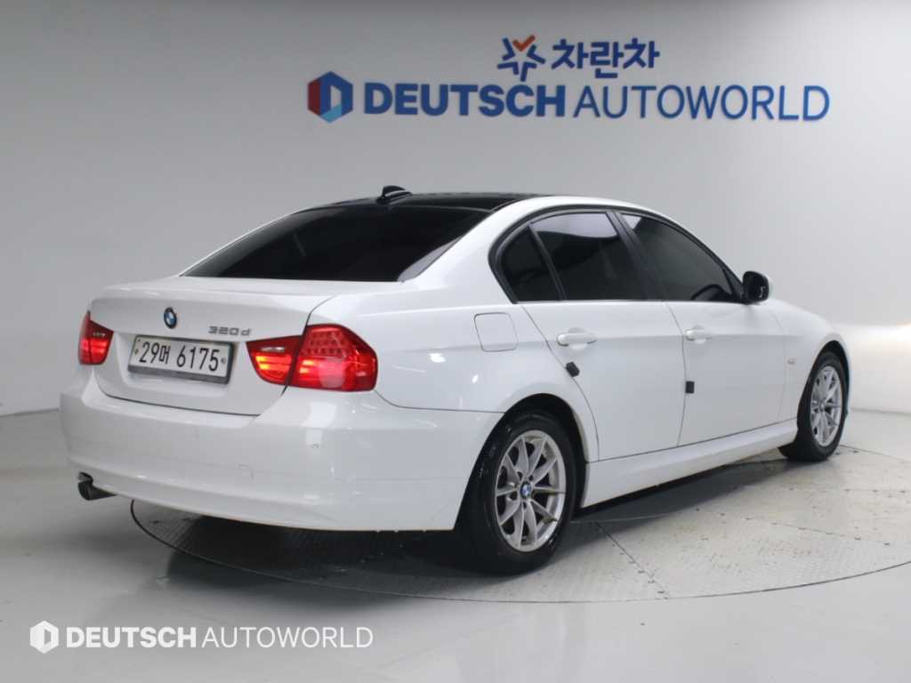 BMW 3시리즈 320d 세단 내비 패키지 사진 2/20
