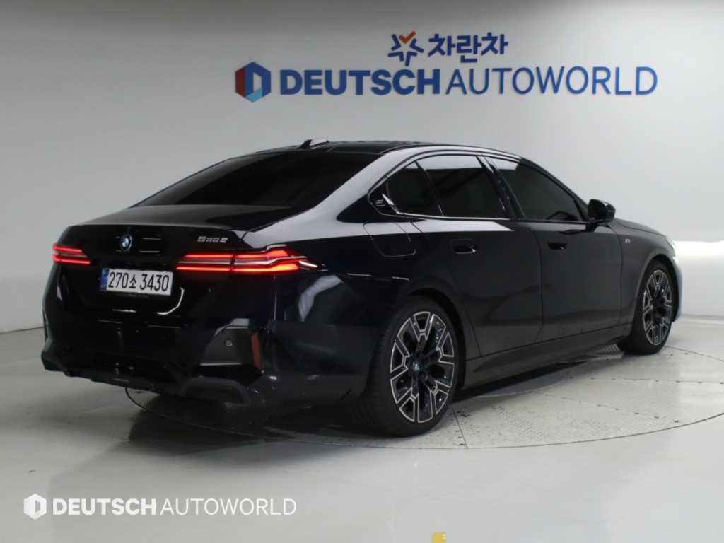 BMW 5시리즈 530e M 스포츠 사진 2/20