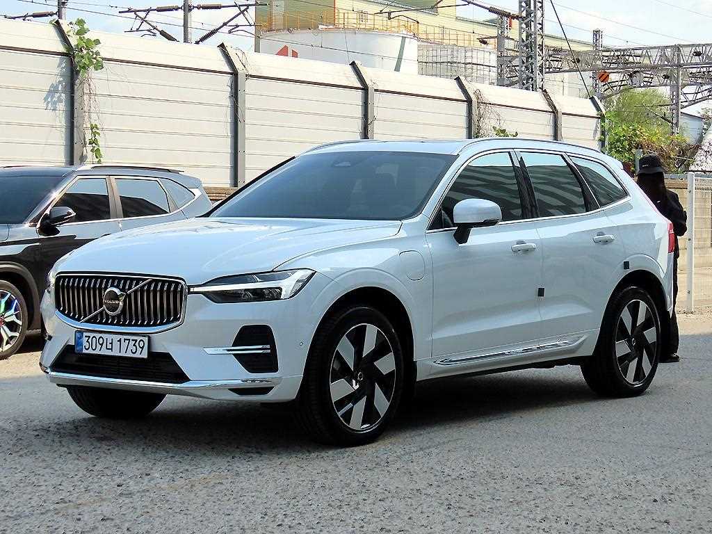 볼보 XC60 T8 AWD 얼티메이트 브라이트 사진