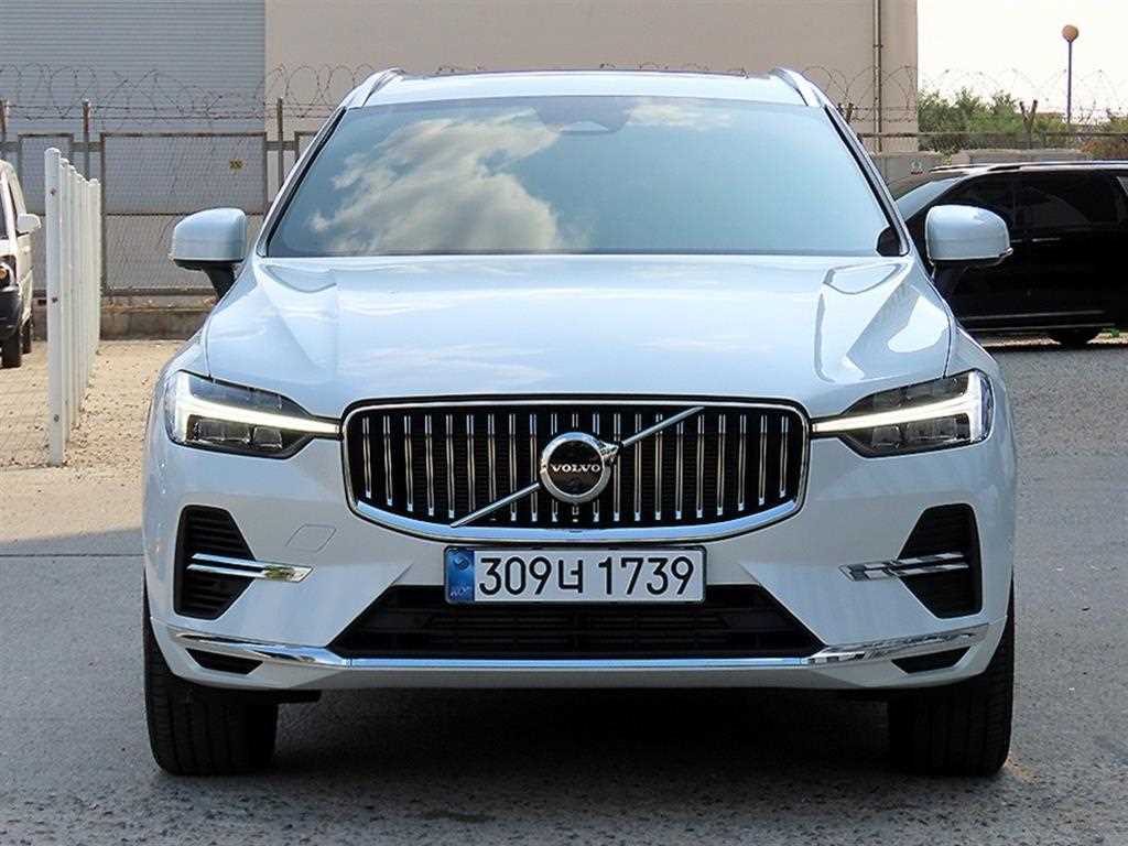 볼보 XC60 T8 AWD 얼티메이트 브라이트 사진 2/20