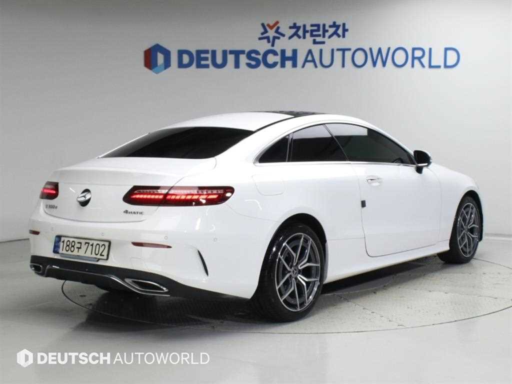 벤츠 E 클래스 E300d 4MATIC 쿠페 사진 2/20