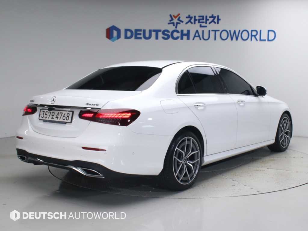 벤츠 E 클래스 E220d 4MATIC AMG라인 사진 2/20