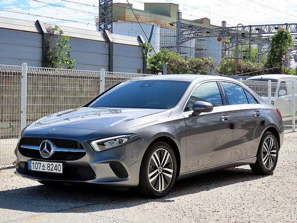 벤츠 A 클래스 A220 세단 사진 2/18